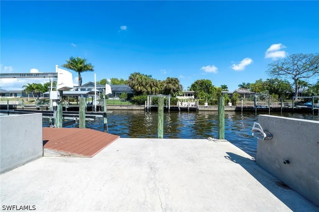 1433 SE 28th Terrace Cape Coral FL 33904