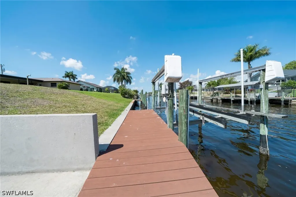 1433 SE 28th Terrace Cape Coral FL 33904