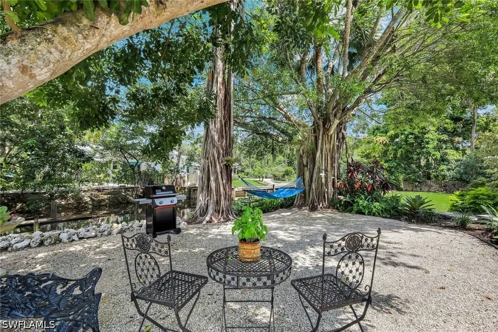 Bonita Springs FL, 27292 East Drive