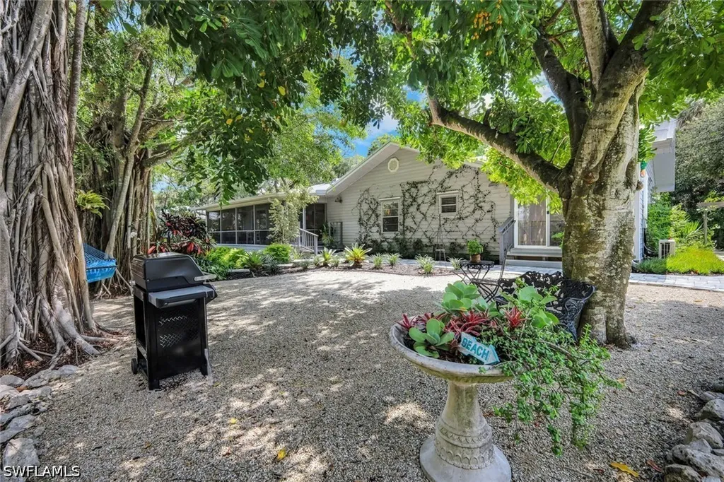 27292 East Drive Bonita Springs FL 34135