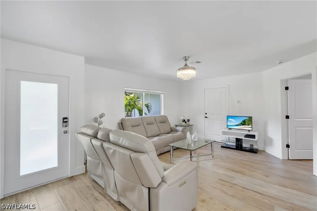 1740 20th Avenue NE Naples FL 34120