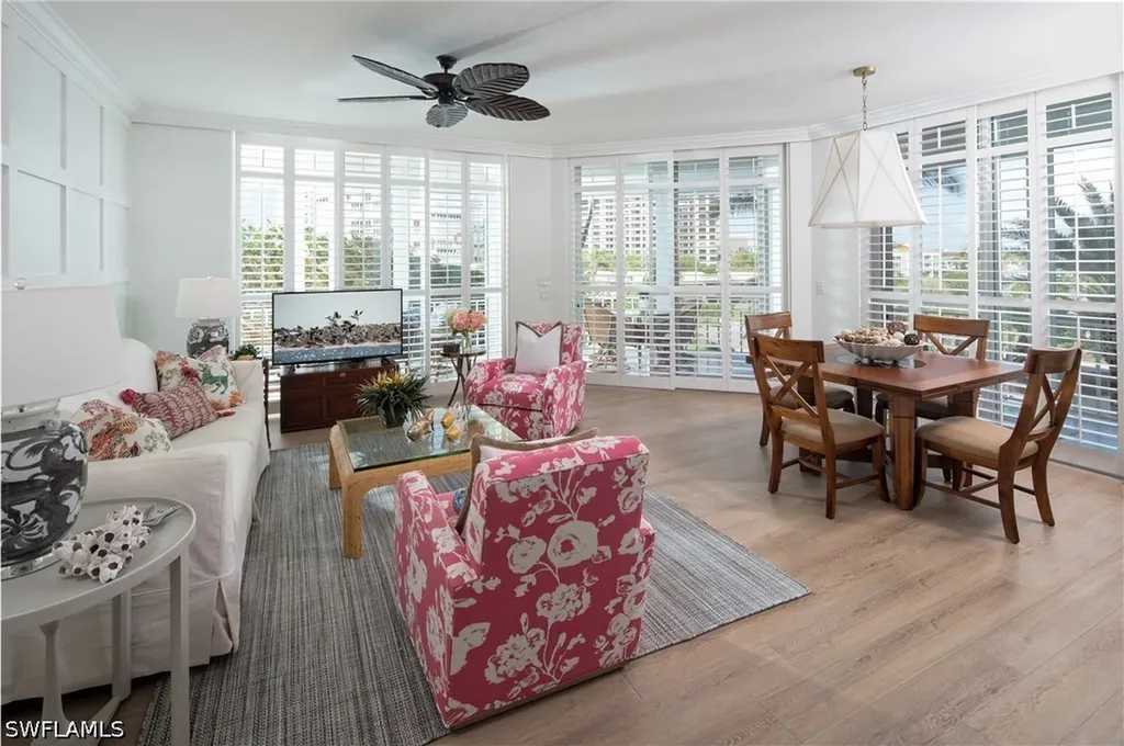 Naples FL, 4255 Gulf Shore Boulevard N, Unit 207