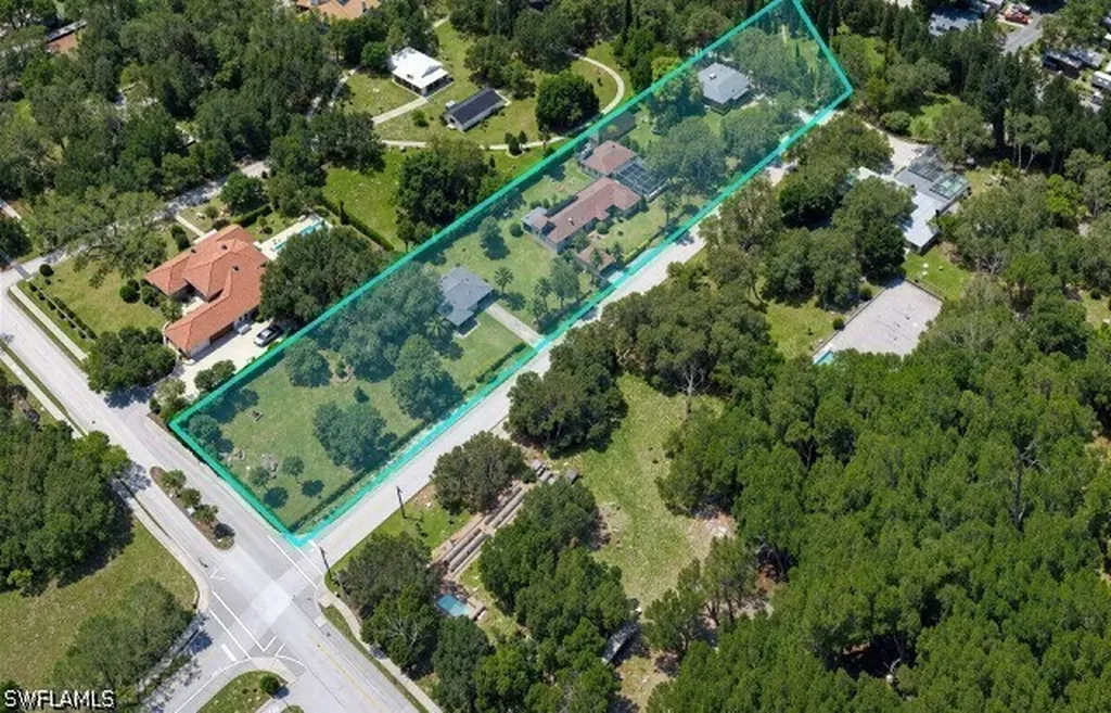 1063 Shadowlawn Drive Naples FL 34104