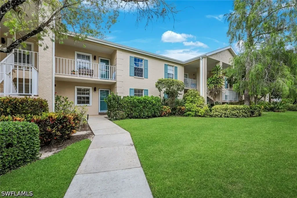 1702 Kings Lake Boulevard Naples FL 34112