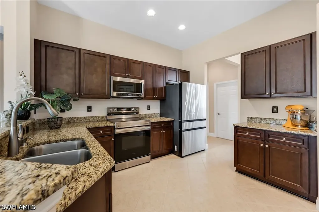 934 Tropical Bay Court Naples FL 34120
