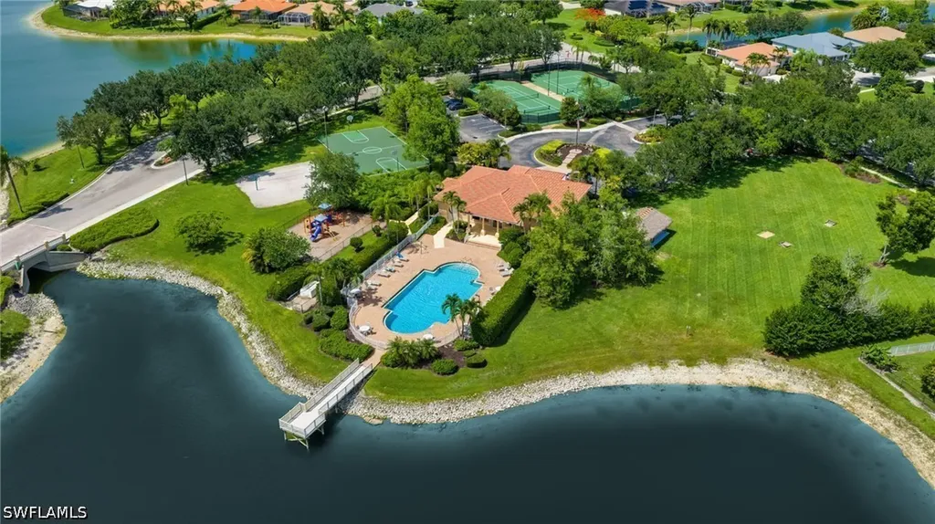 934 Tropical Bay Court Naples FL 34120