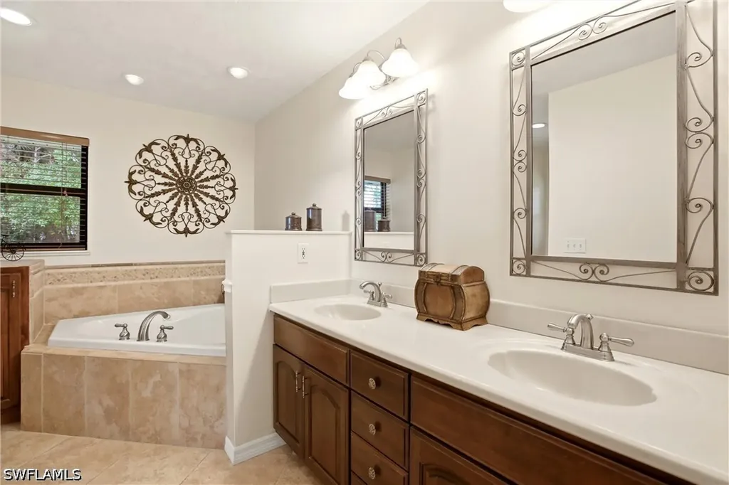 5231 Hickory Wood Drive Naples FL 34119