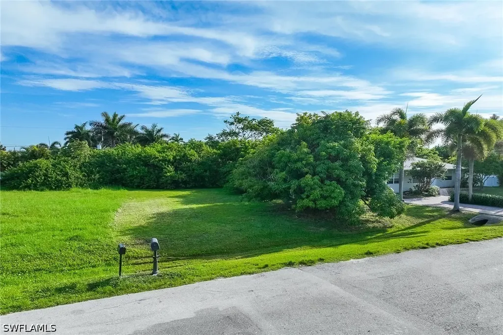 557 100th Avenue N Naples FL 34108