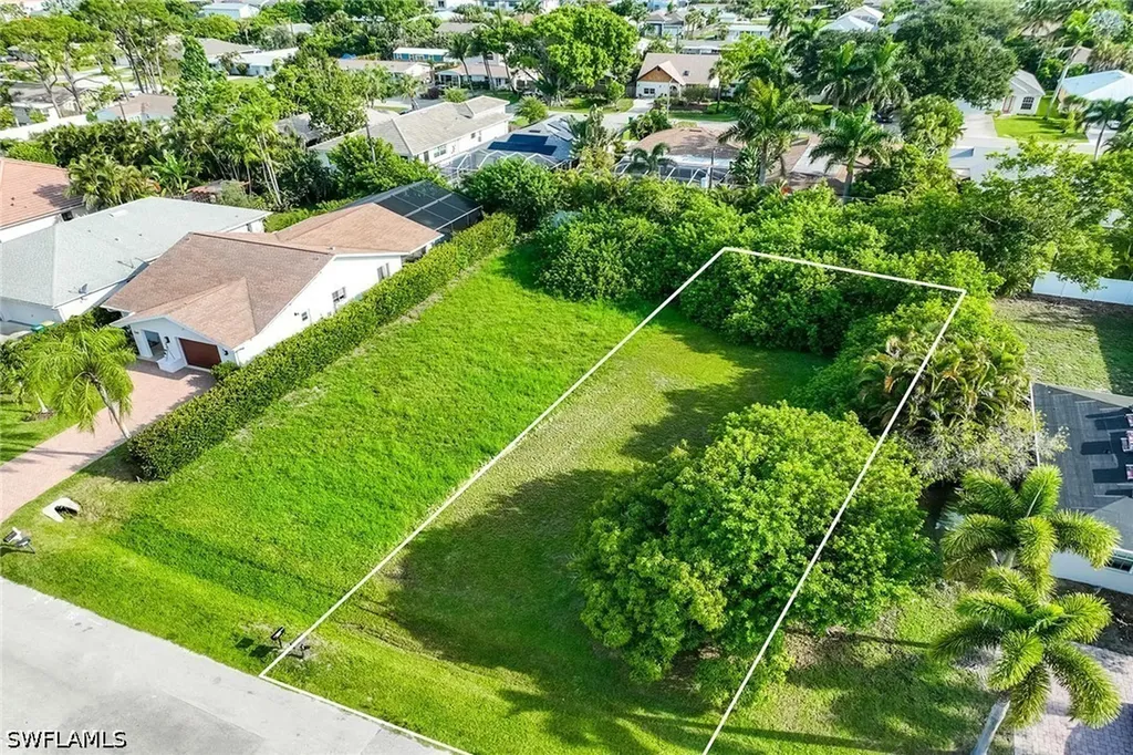 557 100th Avenue N Naples FL 34108