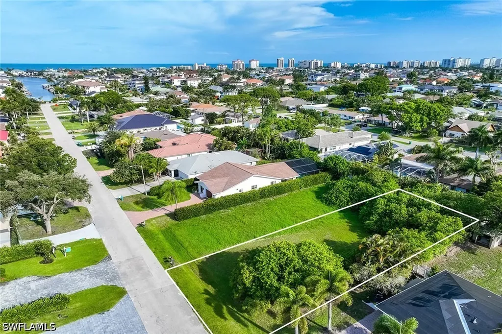 557 100th Avenue N Naples FL 34108