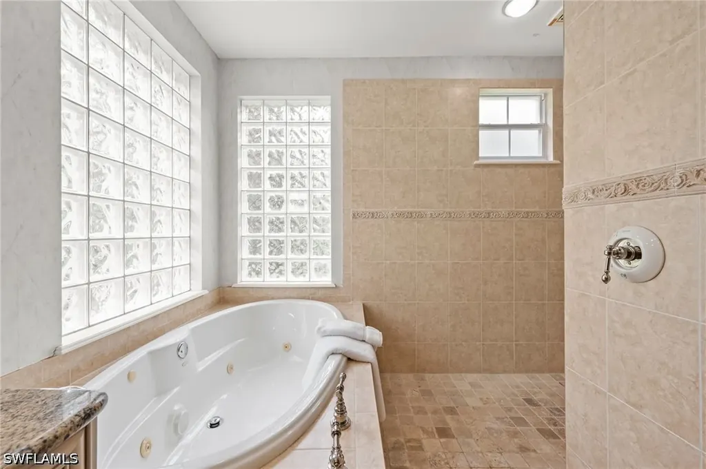 2809 Tiburon Boulevard E Naples FL 34109