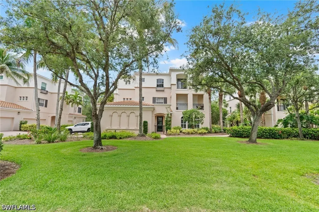 2809 Tiburon Boulevard E Naples FL 34109