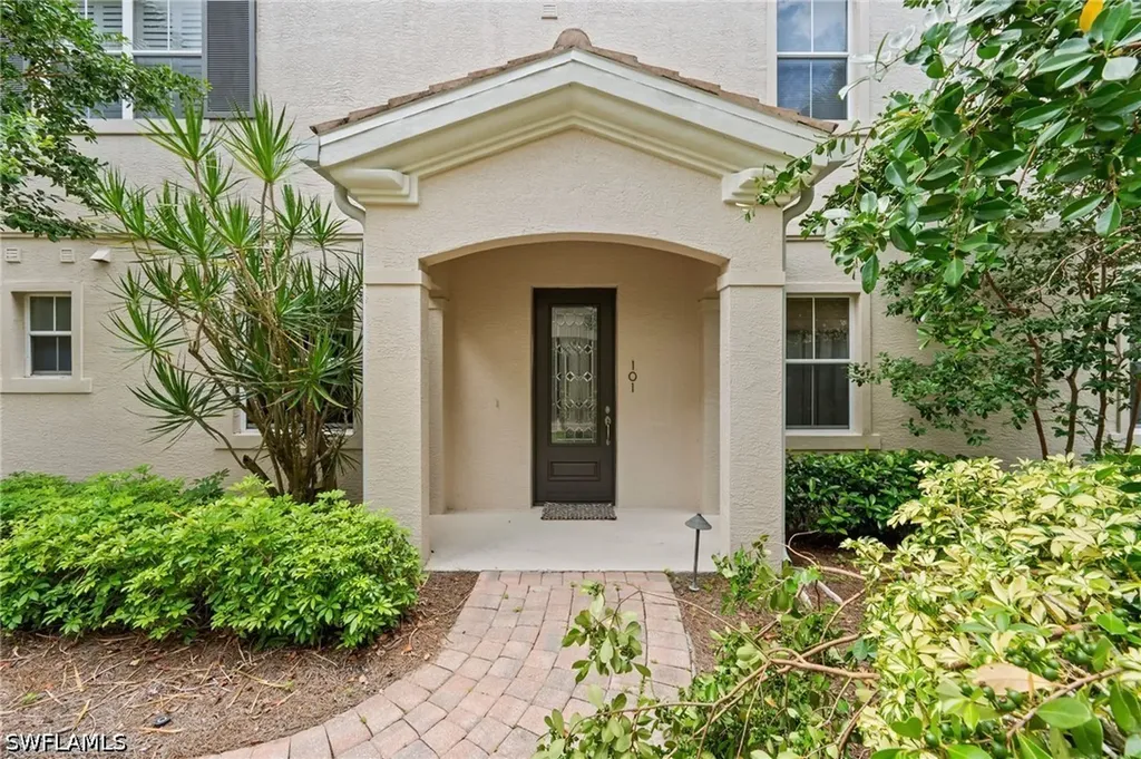2809 Tiburon Boulevard E Naples FL 34109