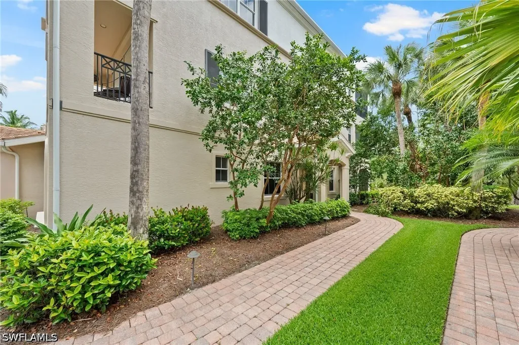 2809 Tiburon Boulevard E Naples FL 34109