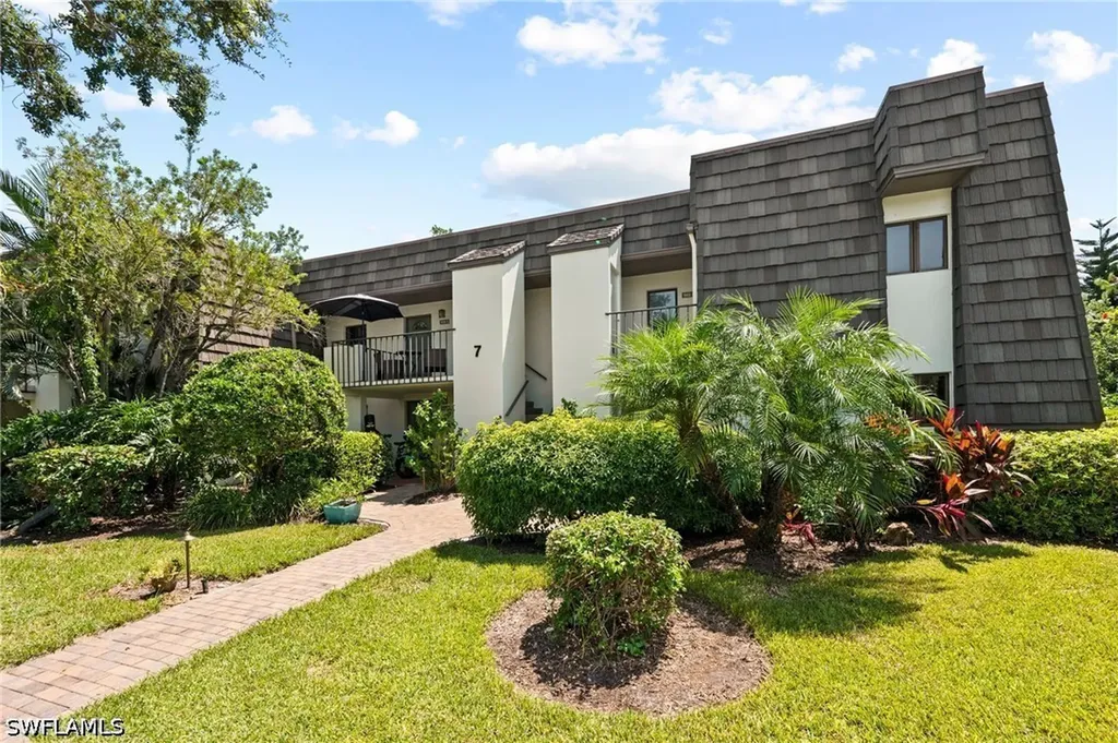 1656 Spoonbill Lane Naples FL 34105