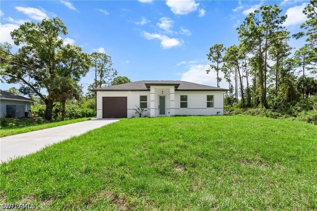 936 Anthony E Lehigh Acres FL 33974