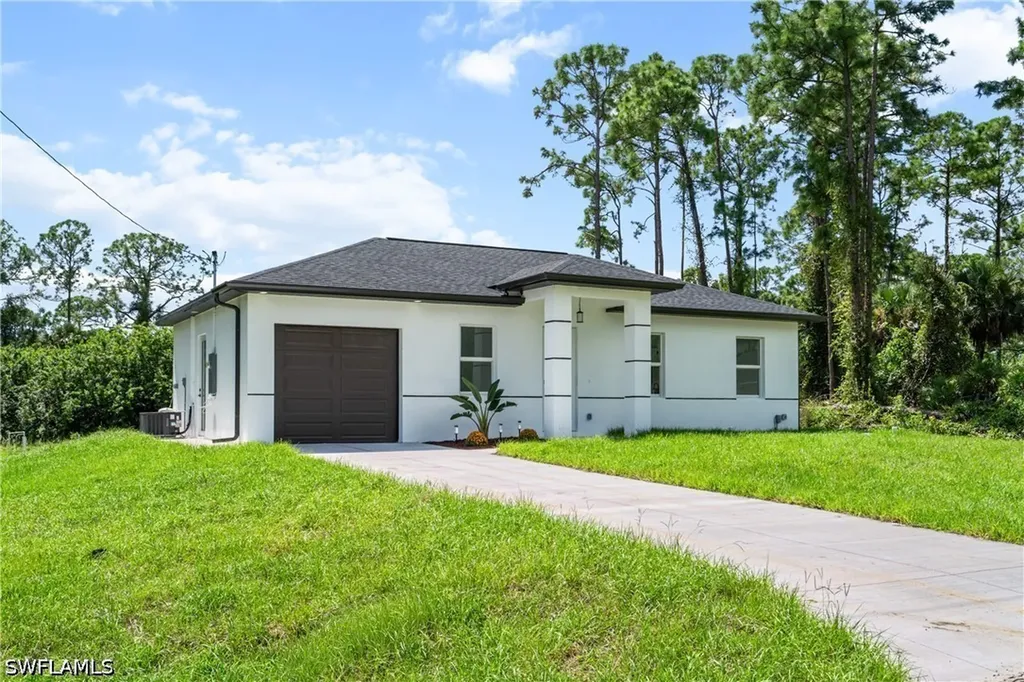 936 Anthony E Lehigh Acres FL 33974