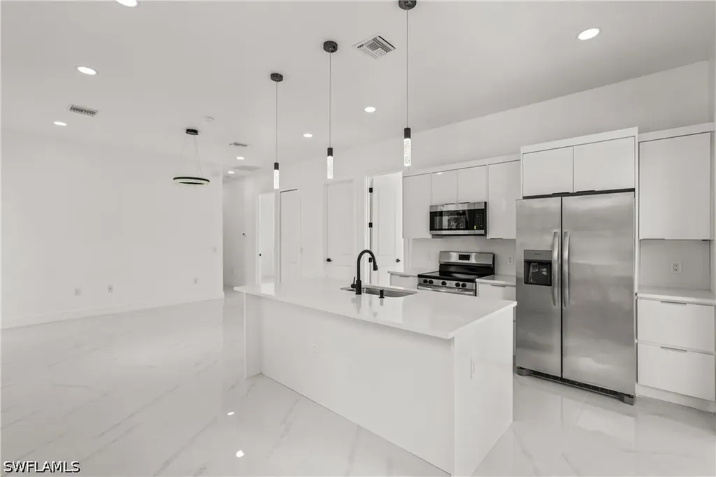 936 Anthony E Lehigh Acres FL 33974