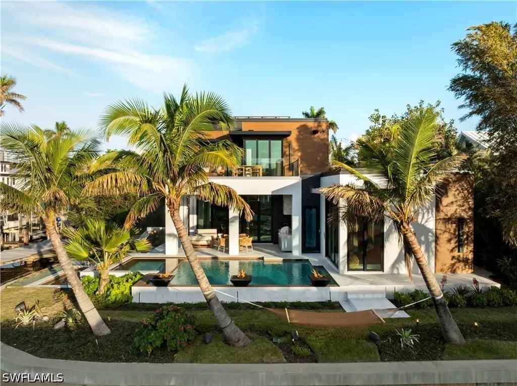 1100 Sandpiper Street Naples FL 34102