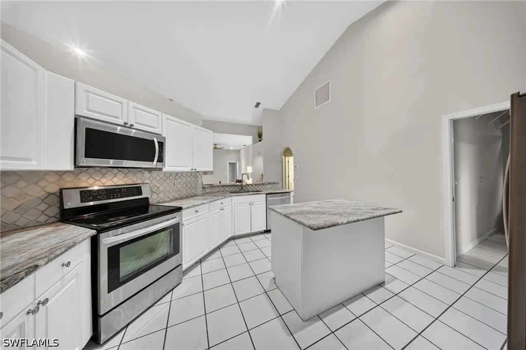 2628 White Cedar Lane Naples FL 34109