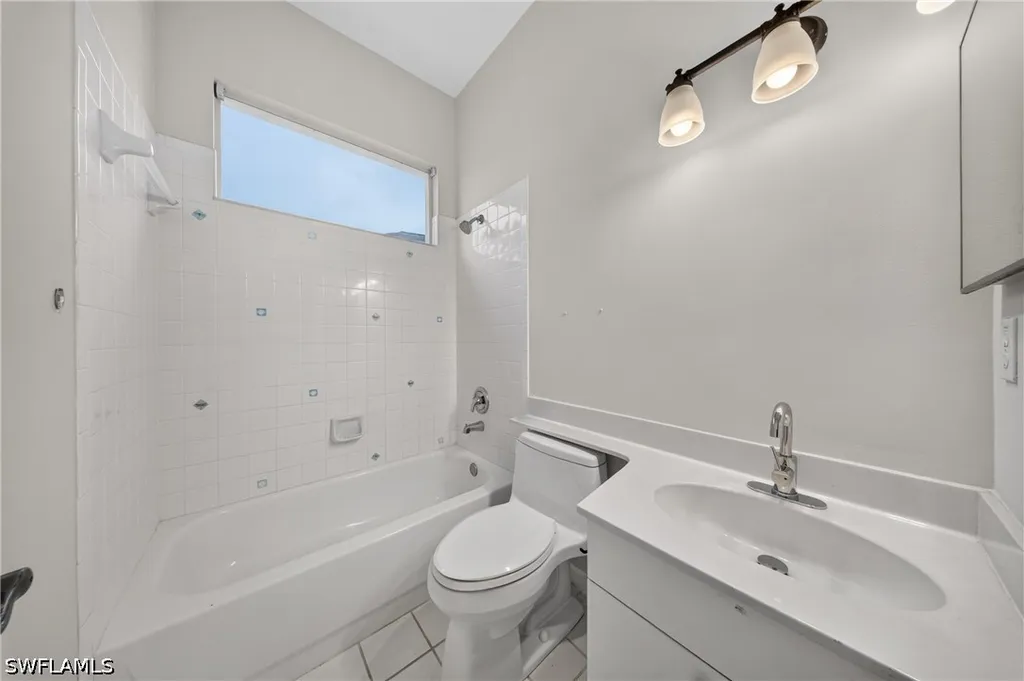 2628 White Cedar Lane Naples FL 34109