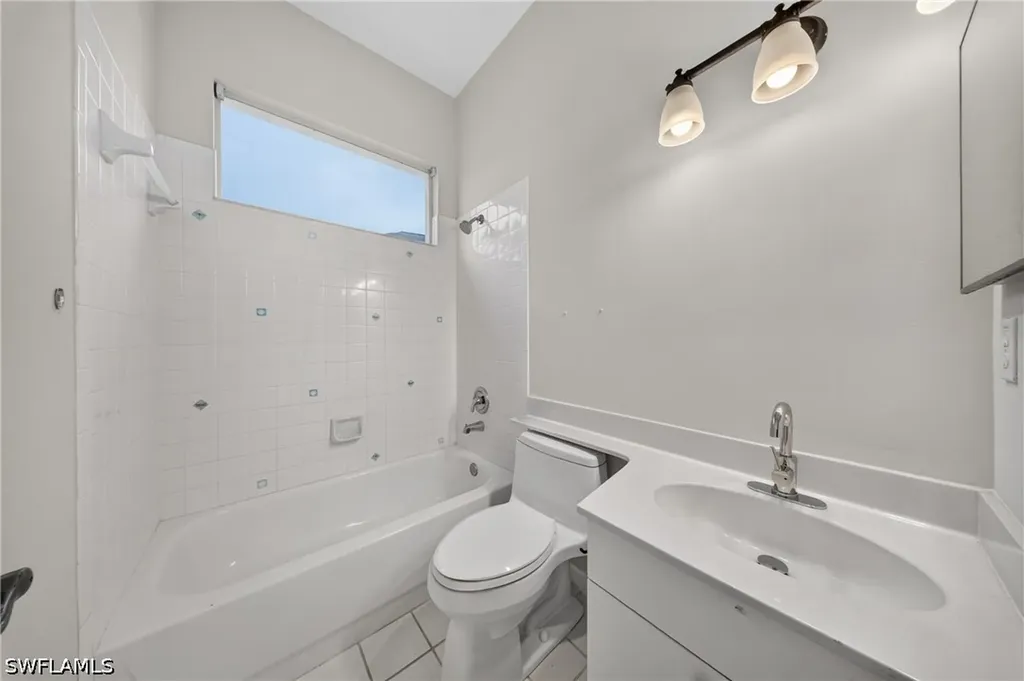 2628 White Cedar Lane Naples FL 34109