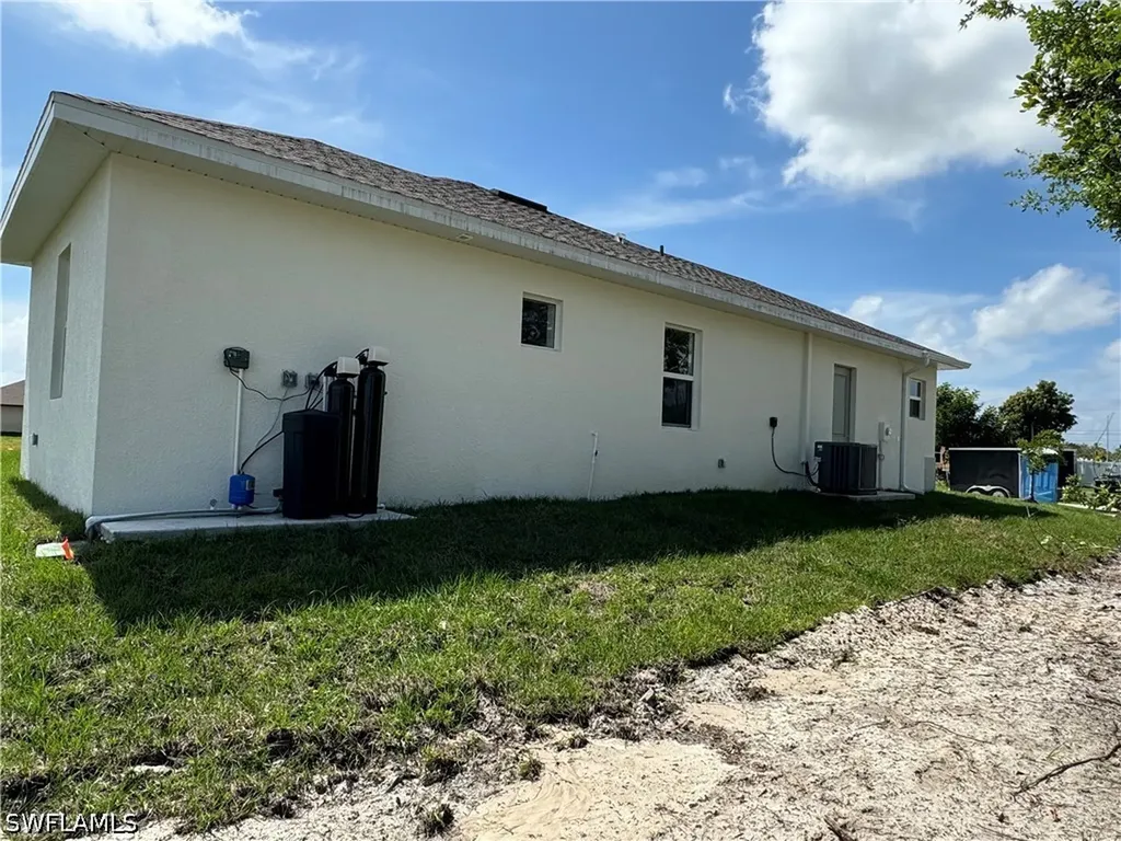 1421 NE 17th Avenue Cape Coral FL 33909