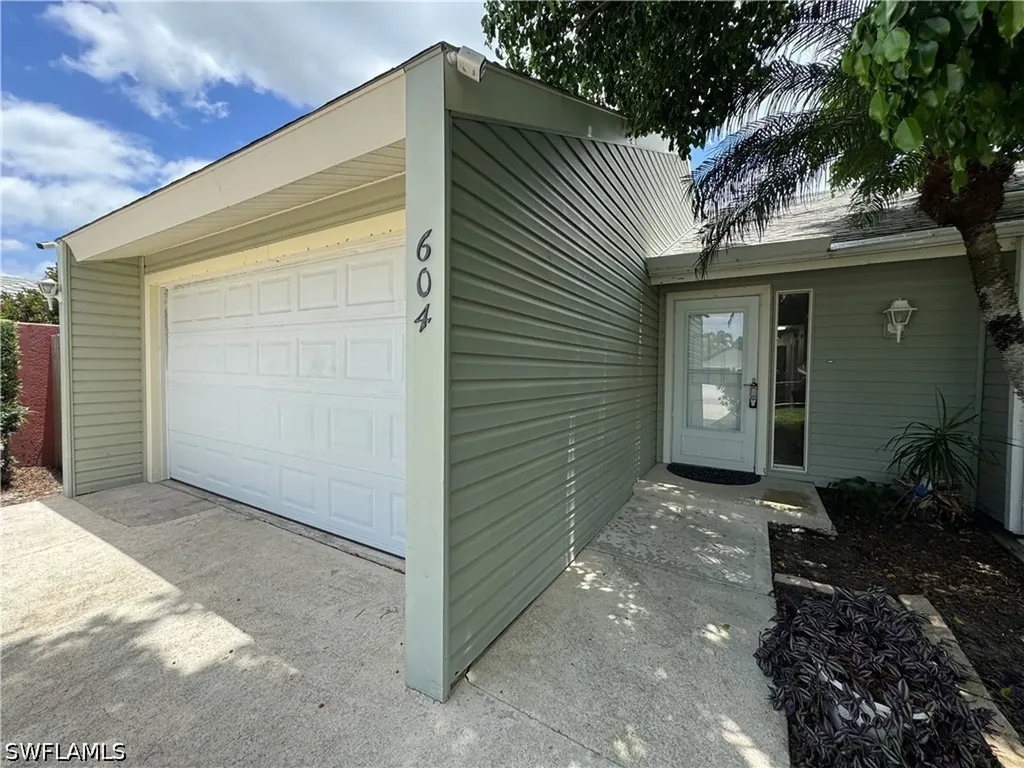 604 102nd Avenue N Naples FL 34108