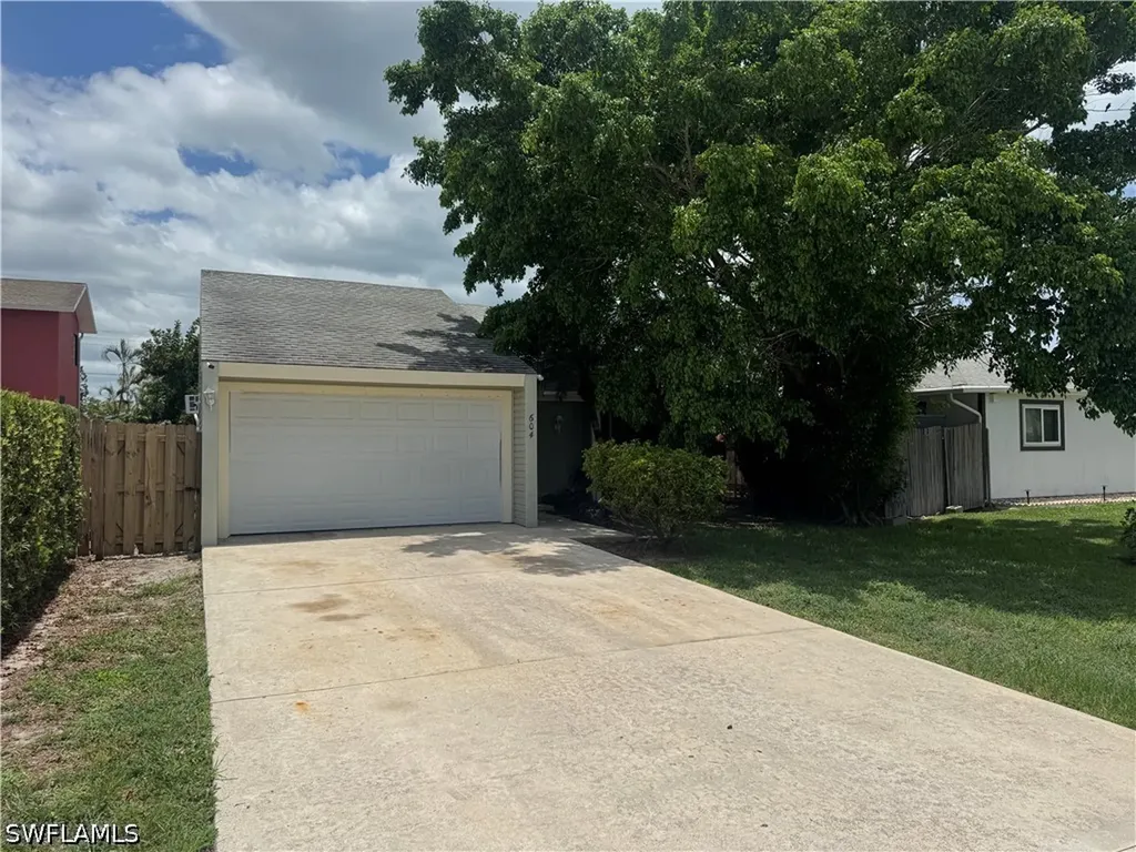 604 102nd Avenue N Naples FL 34108