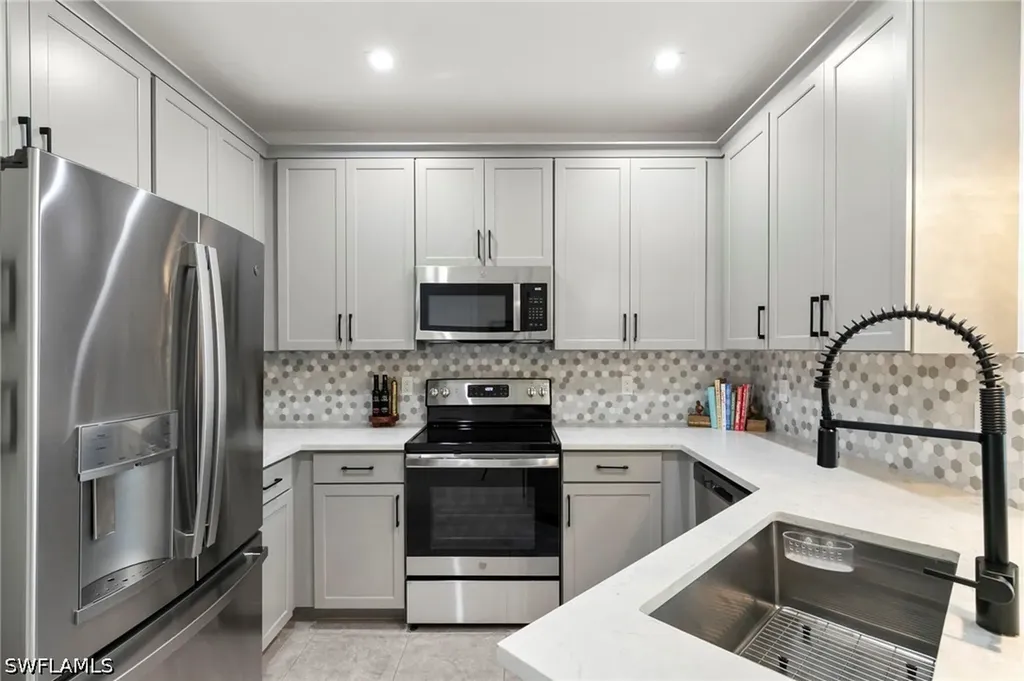 7490 Rockefeller Drive Naples FL 34119