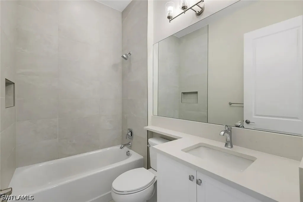 2565 Kingfisher Drive Naples FL 34112
