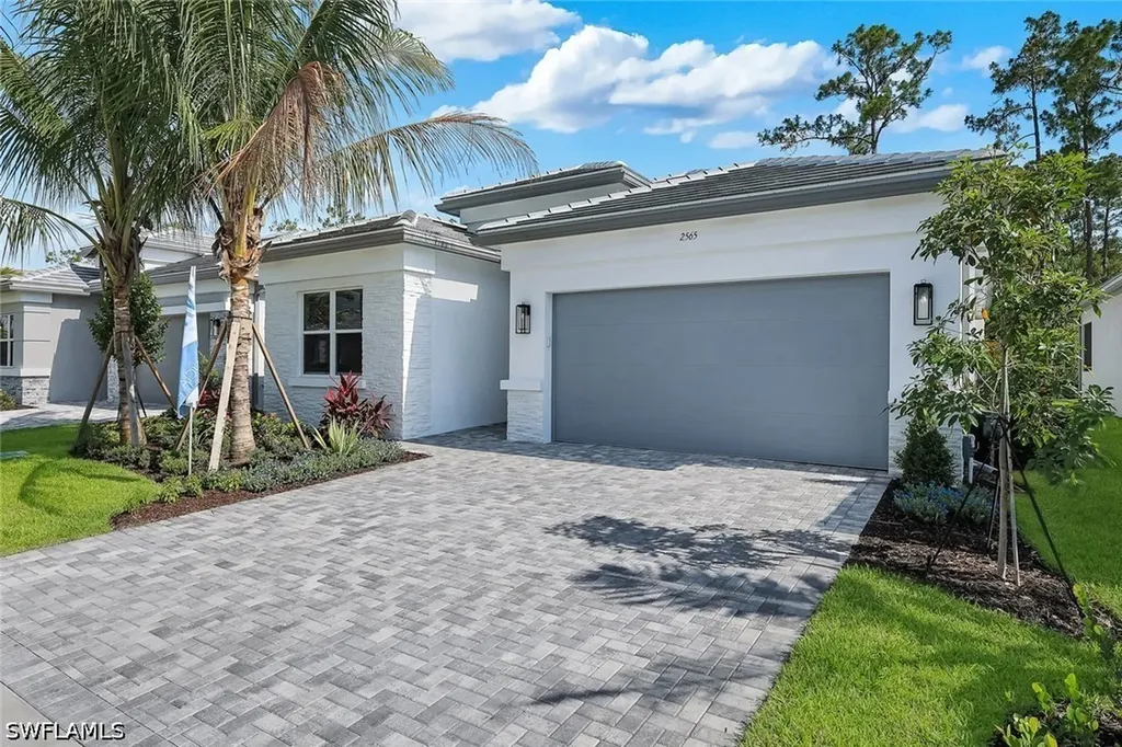 2565 Kingfisher Drive Naples FL 34112