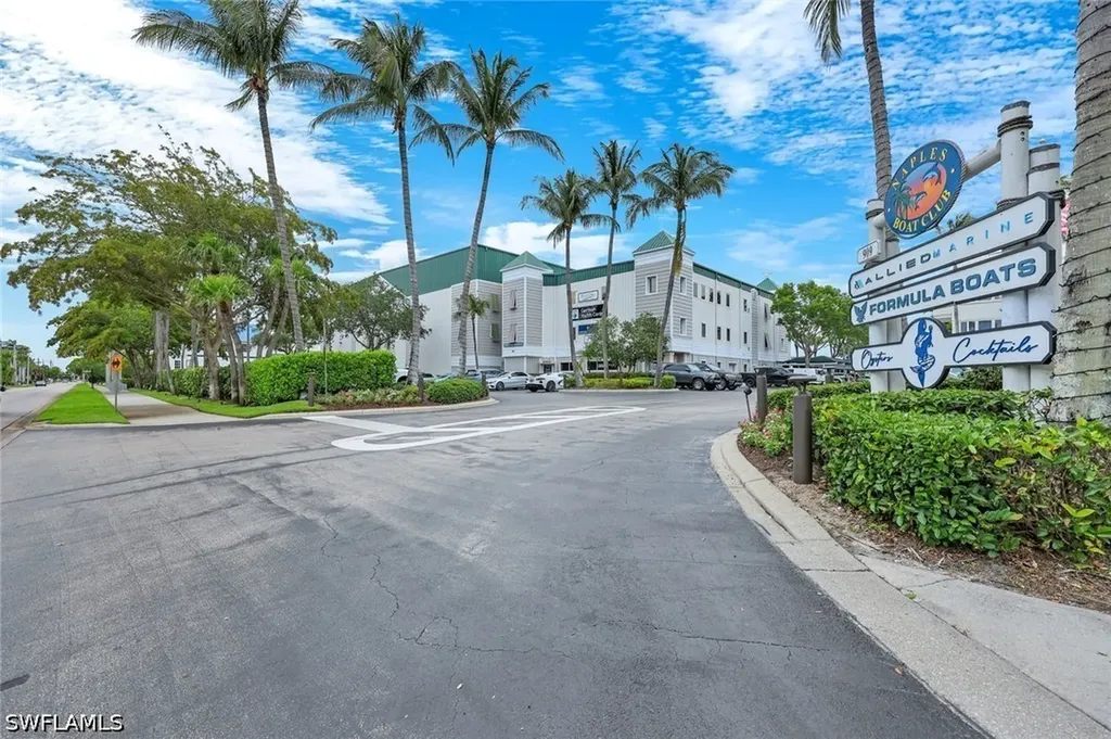 Naples FL, 891 10TH Street S