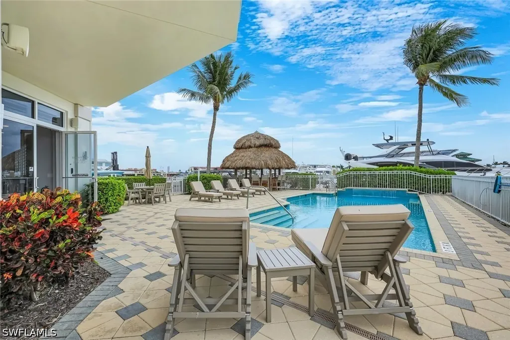 891 10th Street S Naples FL 34102