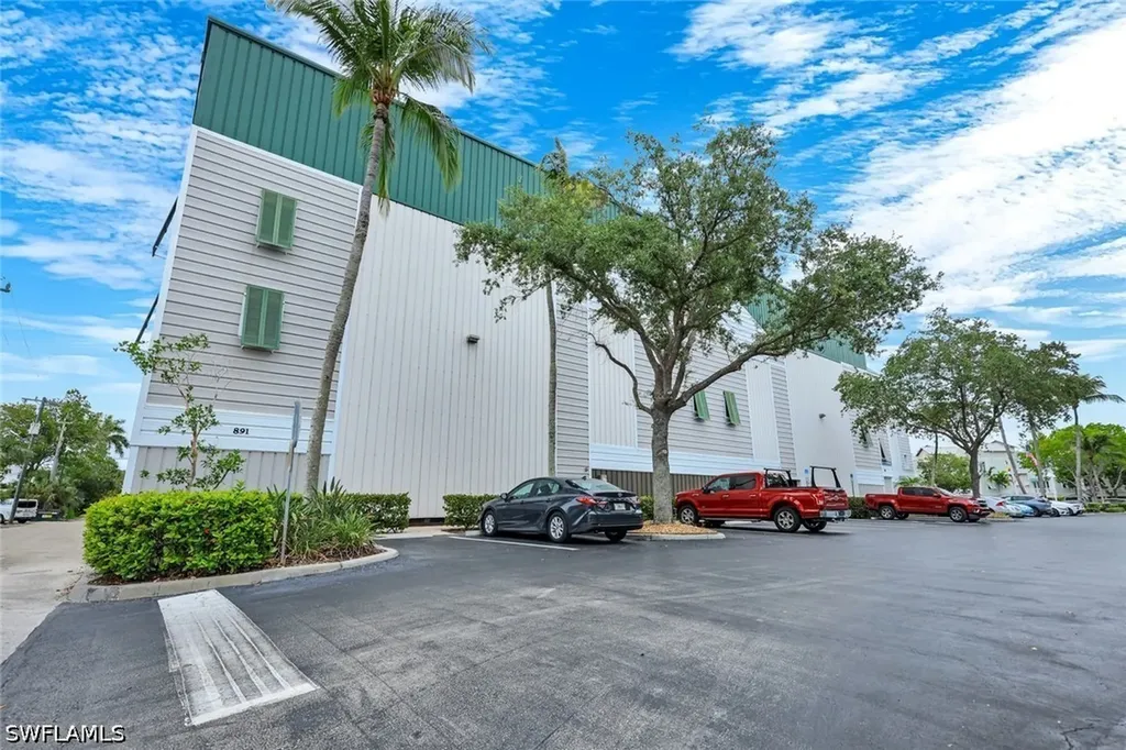 891 10th Street S Naples FL 34102