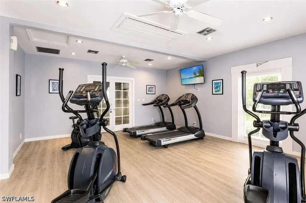 600 Neapolitan Way Naples FL 34103