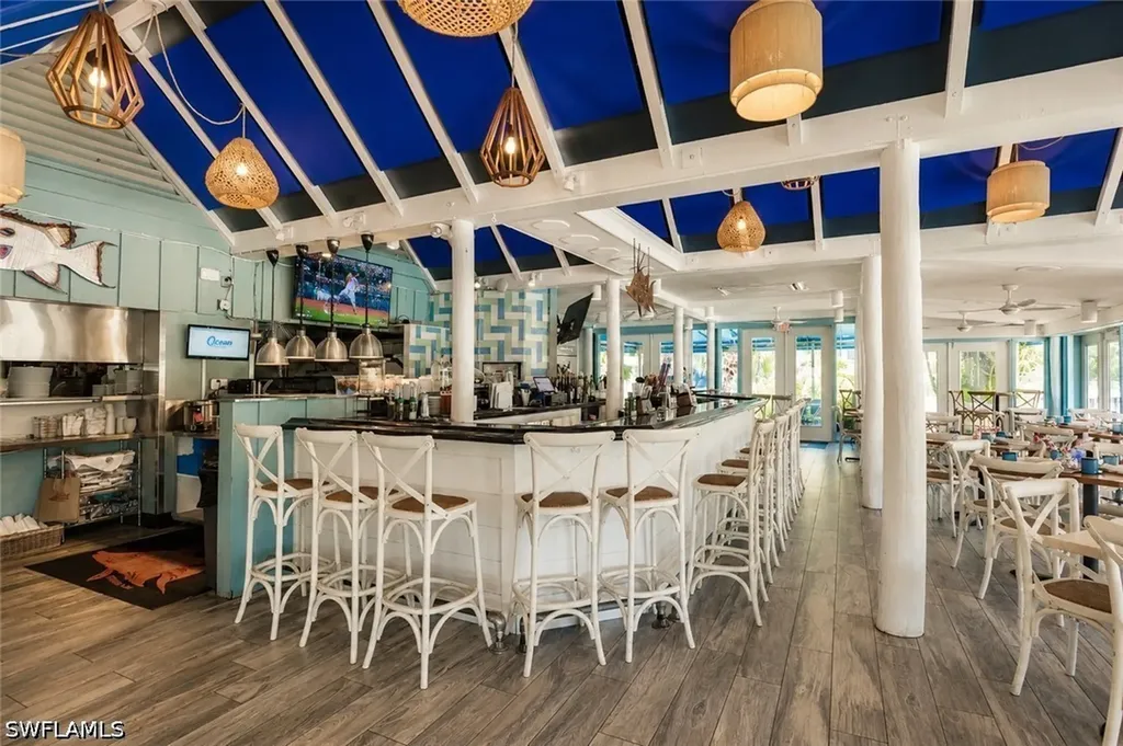 600 Neapolitan Way Naples FL 34103