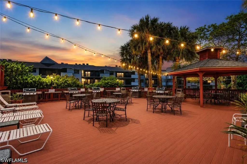 600 Neapolitan Way Naples FL 34103
