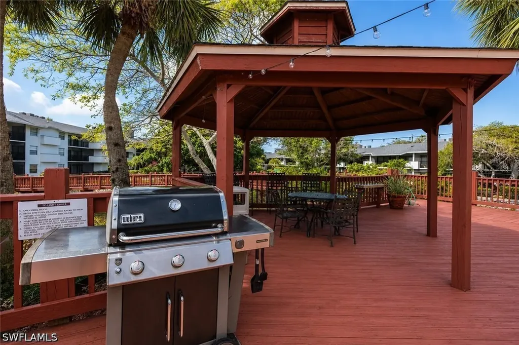 600 Neapolitan Way Naples FL 34103