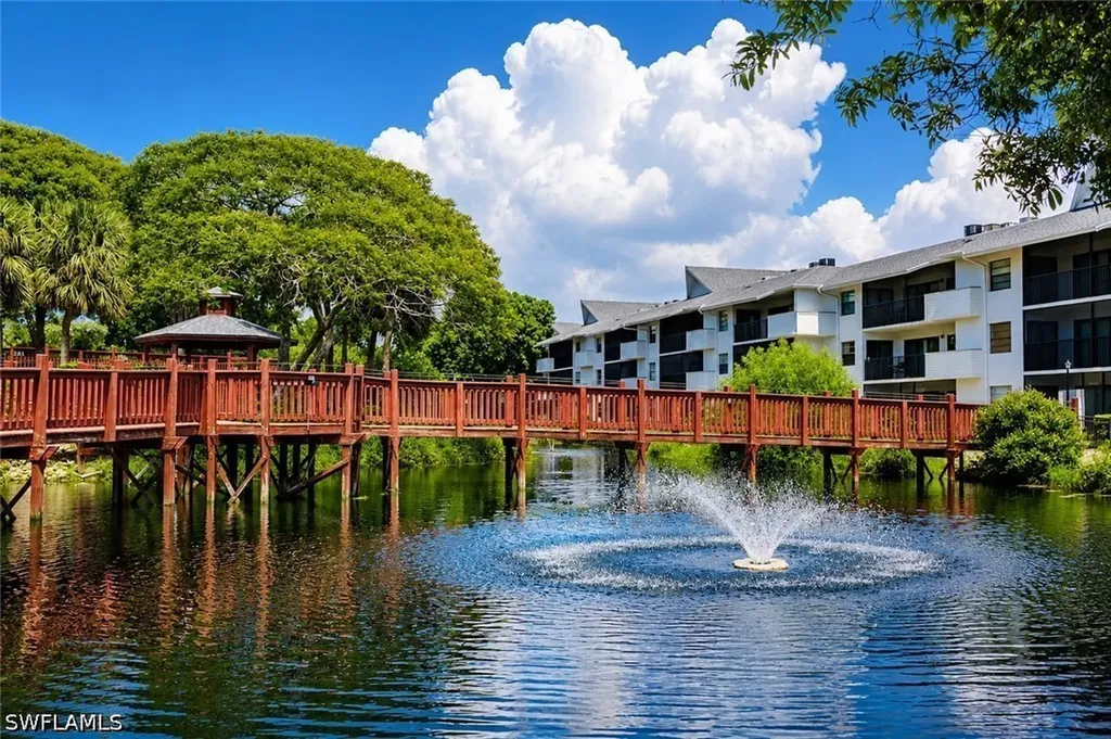 600 Neapolitan Way Naples FL 34103