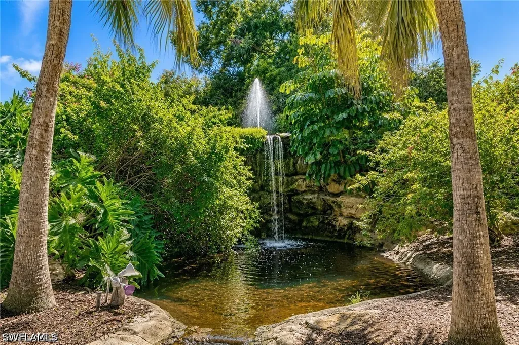 600 Neapolitan Way Naples FL 34103