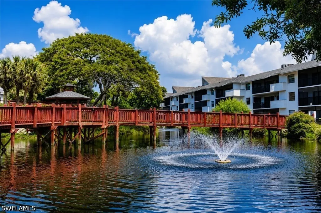 600 Neapolitan Way Naples FL 34103