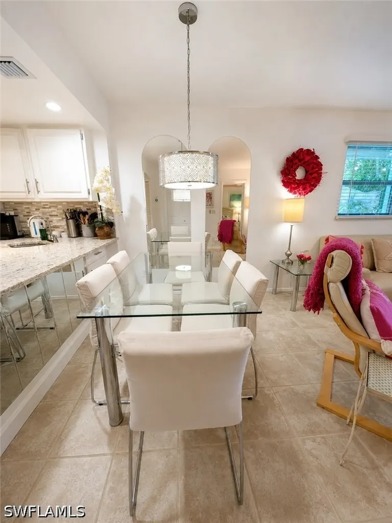 600 Neapolitan Way Naples FL 34103