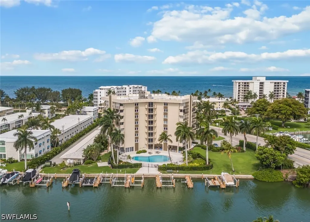 Naples FL, 2150 Gulf Shore Boulevard N, Unit 411