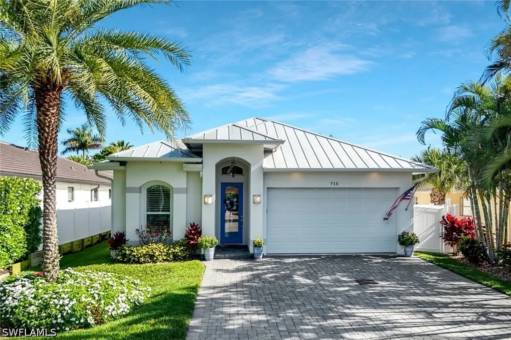 715 102nd Avenue N Naples FL 34108