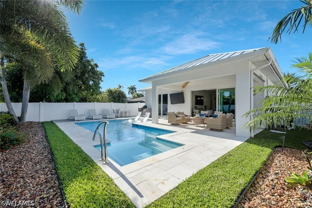715 102nd Avenue N Naples FL 34108