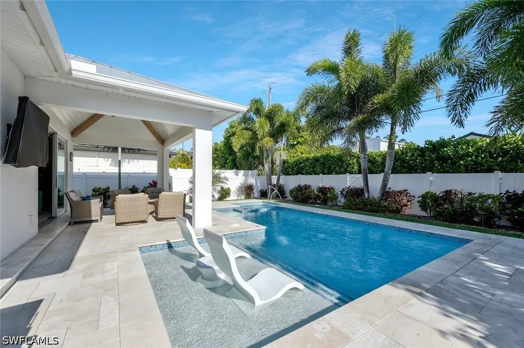 715 102nd Avenue N Naples FL 34108