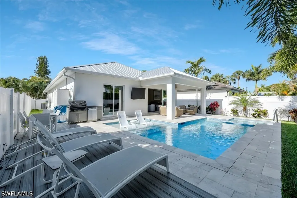 715 102nd Avenue N Naples FL 34108