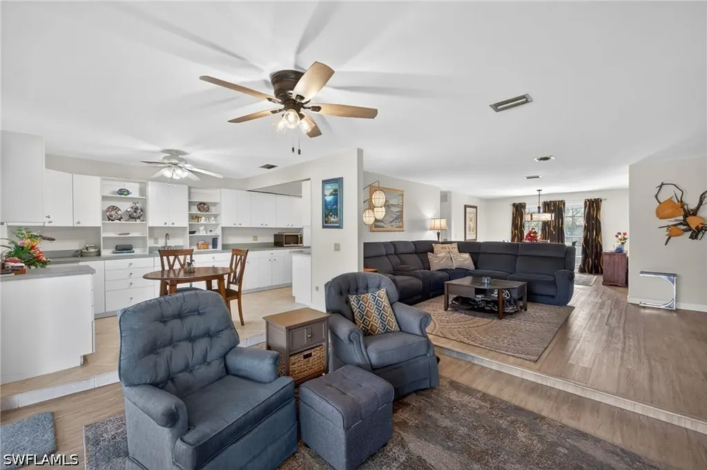 3848 SE 7th Place Cape Coral FL 33904