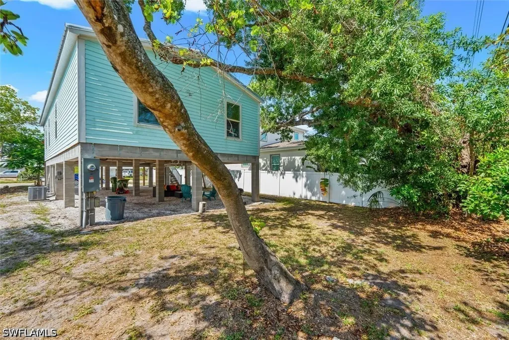 2375 Bahia Vista Street Sarasota FL 34239